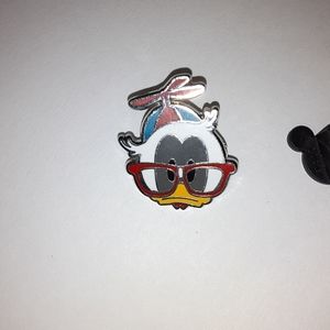 Disney Donald Duck W/Glasses Pin